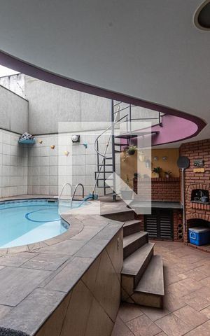 Casa à venda com 240m², 2 quartos e 2 vagas Casa à venda com 240m², 2 quartos e 2 vagasLazer