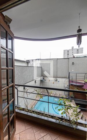 Casa à venda com 240m², 2 quartos e 2 vagas Casa à venda com 240m², 2 quartos e 2 vagasSala