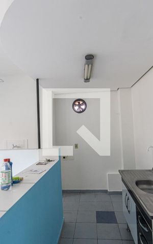 Casa à venda com 240m², 2 quartos e 2 vagas Casa à venda com 240m², 2 quartos e 2 vagasKitnet