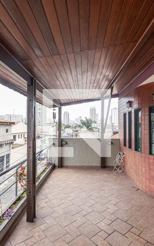 Casa à venda com 240m², 2 quartos e 2 vagas Casa à venda com 240m², 2 quartos e 2 vagasTerraço