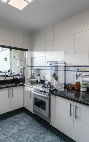 Casa à venda com 240m², 2 quartos e 2 vagas Casa à venda com 240m², 2 quartos e 2 vagasCozinha