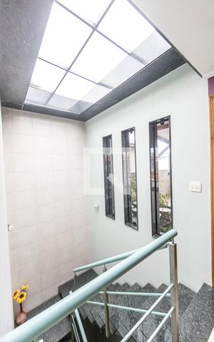 Casa à venda com 240m², 2 quartos e 2 vagas Casa à venda com 240m², 2 quartos e 2 vagasCorredor