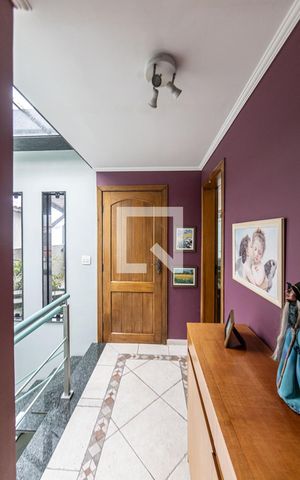 Casa à venda com 240m², 2 quartos e 2 vagas Casa à venda com 240m², 2 quartos e 2 vagasCorredor