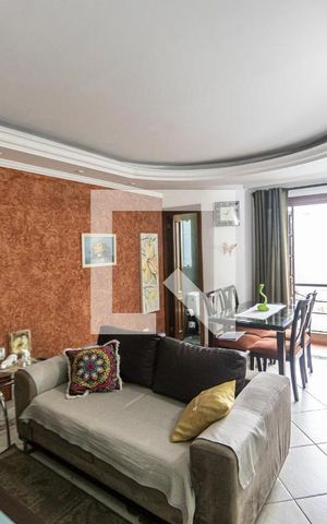Casa à venda com 240m², 2 quartos e 2 vagas Casa à venda com 240m², 2 quartos e 2 vagasSala