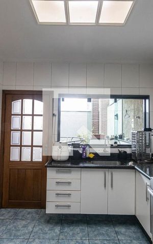 Casa à venda com 240m², 2 quartos e 2 vagas Casa à venda com 240m², 2 quartos e 2 vagasCozinha