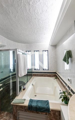 Casa à venda com 240m², 2 quartos e 2 vagas Casa à venda com 240m², 2 quartos e 2 vagasSuite