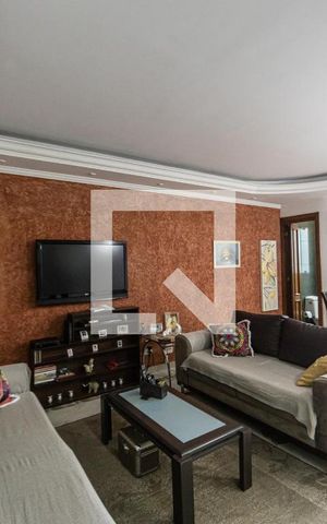 Casa à venda com 240m², 2 quartos e 2 vagas Casa à venda com 240m², 2 quartos e 2 vagasSala