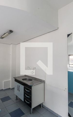 Casa à venda com 240m², 2 quartos e 2 vagas Casa à venda com 240m², 2 quartos e 2 vagasKitnet