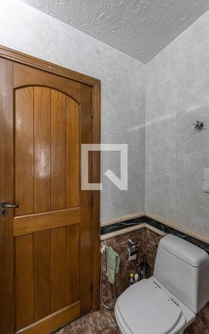Casa à venda com 240m², 2 quartos e 2 vagas Casa à venda com 240m², 2 quartos e 2 vagasSuite
