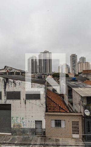 Casa à venda com 240m², 2 quartos e 2 vagas Casa à venda com 240m², 2 quartos e 2 vagasTerraço