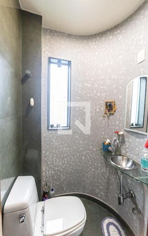 Casa à venda com 240m², 2 quartos e 2 vagas Casa à venda com 240m², 2 quartos e 2 vagasLavabo