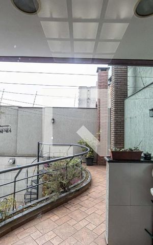 Casa à venda com 240m², 2 quartos e 2 vagas Casa à venda com 240m², 2 quartos e 2 vagasÁrea de Serviço