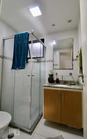 Apartamento à venda com 168m², 4 quartos e 1 vaga Apartamento à venda com 168m², 4 quartos e 1 vagaBanheiro