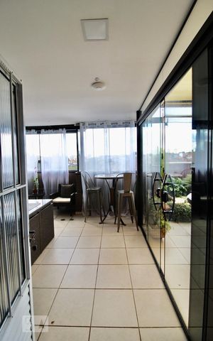 Apartamento à venda com 168m², 4 quartos e 1 vaga Apartamento à venda com 168m², 4 quartos e 1 vagaCobertura - Sala