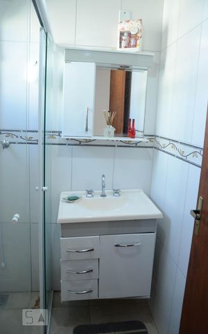 Casa à venda com 144m², 3 quartos e 2 vagasBanheiro