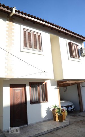 Casa à venda com 144m², 3 quartos e 2 vagasFachada
