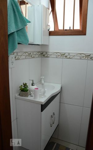 Casa à venda com 144m², 3 quartos e 2 vagasBanheiro