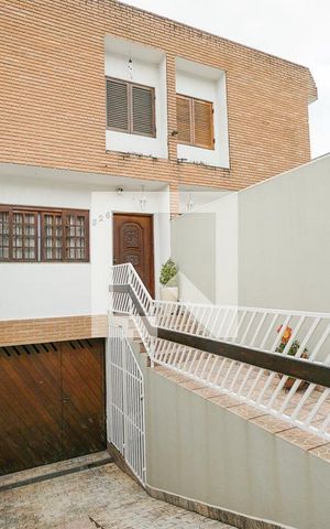 Casa à venda com 250m², 3 quartos e 3 vagas Casa à venda com 250m², 3 quartos e 3 vagasEntrada
