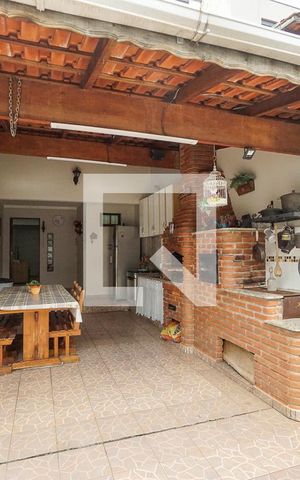 Casa à venda com 250m², 3 quartos e 3 vagas Casa à venda com 250m², 3 quartos e 3 vagasQuintal e Churrasqueira