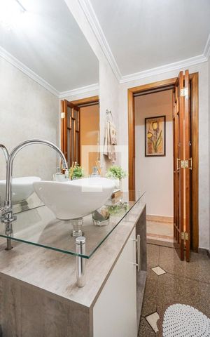 Casa à venda com 250m², 3 quartos e 3 vagas Casa à venda com 250m², 3 quartos e 3 vagasLavabo
