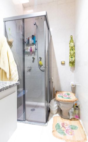 Casa à venda com 160m², 4 quartos e 6 vagas Casa à venda com 160m², 4 quartos e 6 vagasBanheiro da suíte