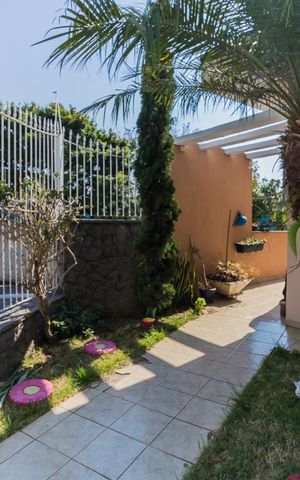Casa à venda com 160m², 4 quartos e 6 vagas Casa à venda com 160m², 4 quartos e 6 vagasJardim