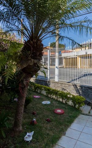 Casa à venda com 160m², 4 quartos e 6 vagas Casa à venda com 160m², 4 quartos e 6 vagasJardim