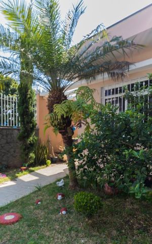 Casa à venda com 160m², 4 quartos e 6 vagas Casa à venda com 160m², 4 quartos e 6 vagasJardim