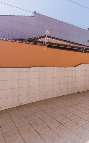 Casa à venda com 160m², 4 quartos e 6 vagas Casa à venda com 160m², 4 quartos e 6 vagasGaragem