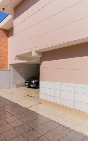 Casa à venda com 160m², 4 quartos e 6 vagas Casa à venda com 160m², 4 quartos e 6 vagasGaragem