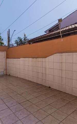 Casa à venda com 160m², 4 quartos e 6 vagas Casa à venda com 160m², 4 quartos e 6 vagasGaragem