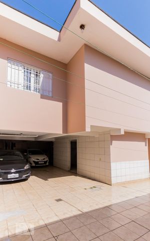 Casa à venda com 160m², 4 quartos e 6 vagas Casa à venda com 160m², 4 quartos e 6 vagasFundos
