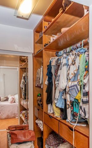 Apartamento à venda com 129m², 3 quartos e 2 vagas Apartamento à venda com 129m², 3 quartos e 2 vagasCloset da Suite