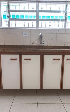 Casa à venda com 280m², 3 quartos e 2 vagas Casa à venda com 280m², 3 quartos e 2 vagasArmário