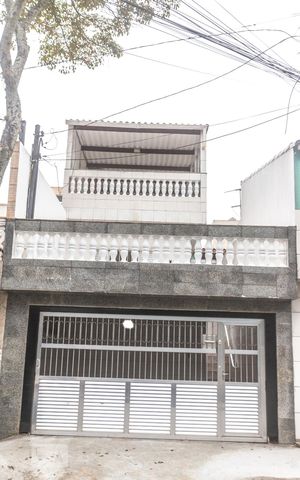 Casa à venda com 280m², 3 quartos e 2 vagas Casa à venda com 280m², 3 quartos e 2 vagasFachada