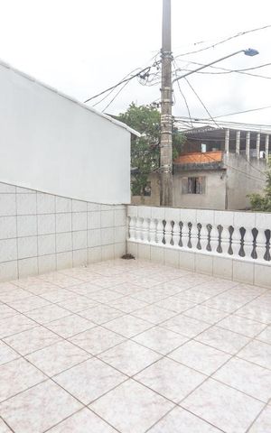 Casa à venda com 280m², 3 quartos e 2 vagas Casa à venda com 280m², 3 quartos e 2 vagasVaranda