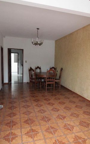 Casa à venda com 165m², 3 quartos e 3 vagas Casa à venda com 165m², 3 quartos e 3 vagasSala
