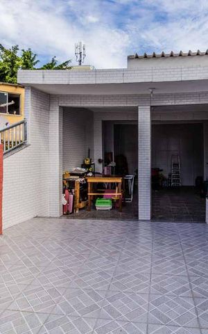 Casa à venda com 250m², 6 quartos e 2 vagas Casa à venda com 250m², 6 quartos e 2 vagasÁrea Externa