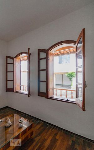 Casa para alugar com 403m², 5 quartos e 2 vagasSala