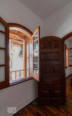 Casa para alugar com 403m², 5 quartos e 2 vagasQuarto