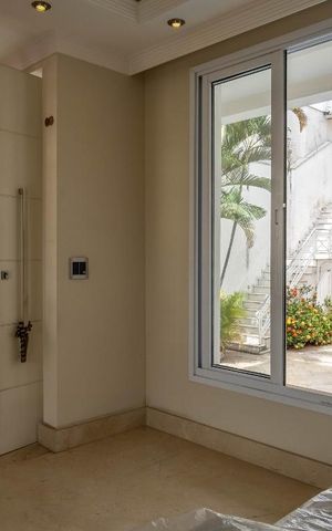 Casa à venda com 700m², 3 quartos e 7 vagas Casa à venda com 700m², 3 quartos e 7 vagasSala