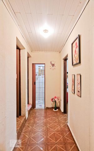 Casa à venda com 258m², 4 quartos e 3 vagas Casa à venda com 258m², 4 quartos e 3 vagasCorredor