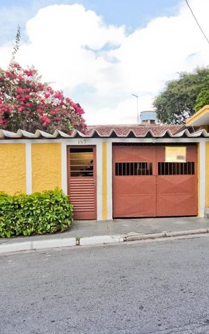 Casa à venda com 258m², 4 quartos e 3 vagas Casa à venda com 258m², 4 quartos e 3 vagasFachada