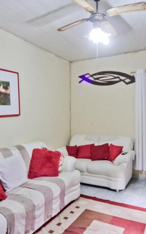 Casa à venda com 258m², 4 quartos e 3 vagas Casa à venda com 258m², 4 quartos e 3 vagasSala