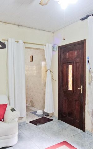 Casa à venda com 258m², 4 quartos e 3 vagas Casa à venda com 258m², 4 quartos e 3 vagasSala
