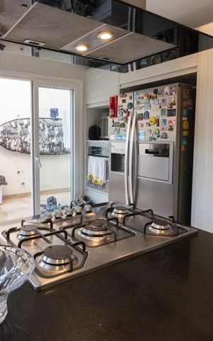 Casa à venda com 263m², 3 quartos e 2 vagas Casa à venda com 263m², 3 quartos e 2 vagasCozinha