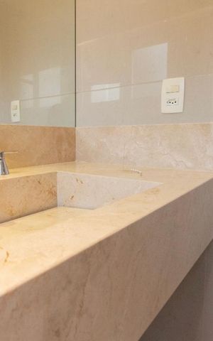Casa à venda com 263m², 3 quartos e 2 vagas Casa à venda com 263m², 3 quartos e 2 vagasBanheiro