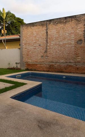 Casa à venda com 263m², 3 quartos e 2 vagas Casa à venda com 263m², 3 quartos e 2 vagasPiscina