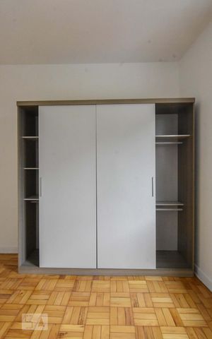 Apartamento para alugar com 75m², 1 quarto e sem vagaQuarto 01 - Armário