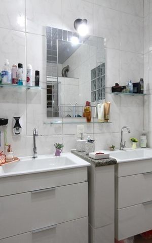 Casa à venda com 208m², 4 quartos e 2 vagasBanheiro